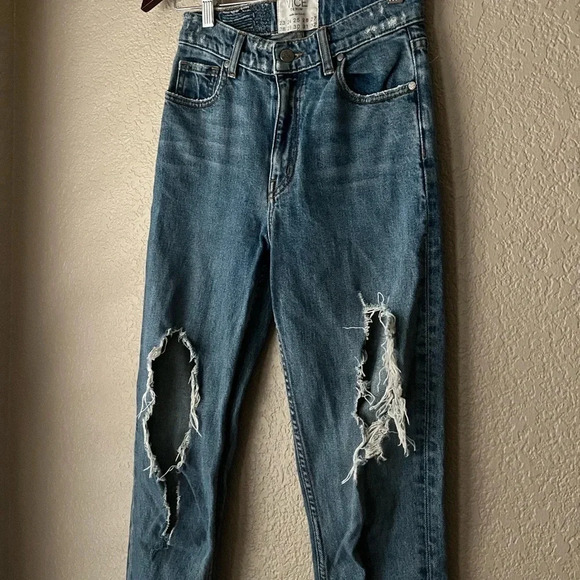 Revice Farrah High Waisted Distressed Jeans Medium Wash Size 26 Made in USA - Picture 4 of 9